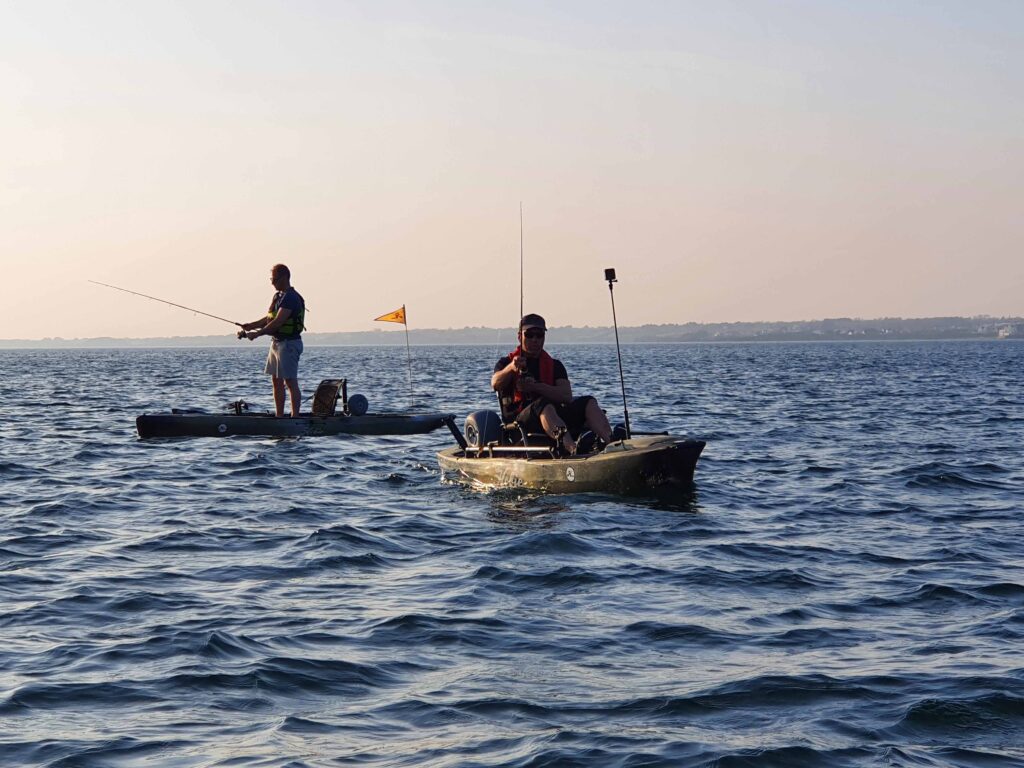 Pêcheurs en kayaks - Louez votre kayak de pêche à Ploemeur